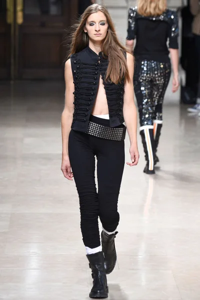 Look 3